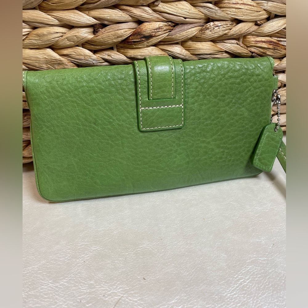 Coach Vintage Rare Green Pebbled Leather Soho Wristlet - Picture 9 of 17